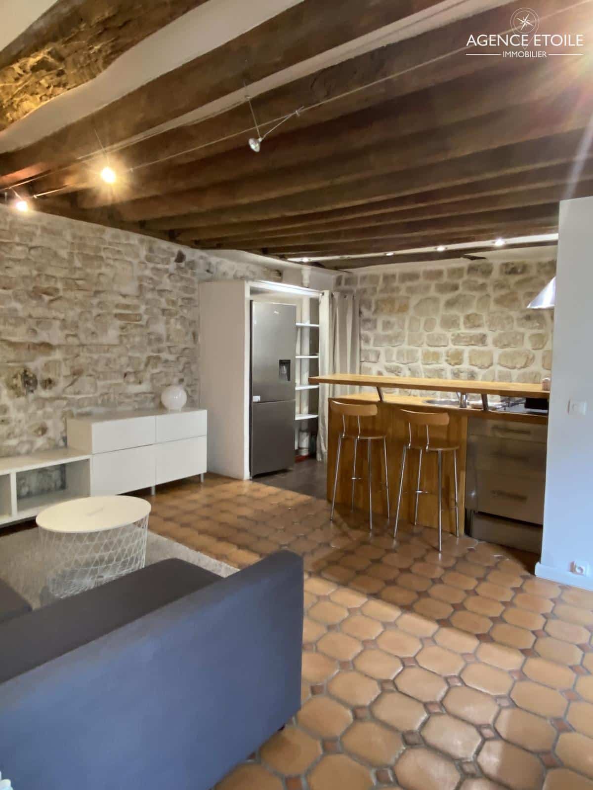 3rd RUE DE MONTMORENCY: TWO ROOMS FOR SALE