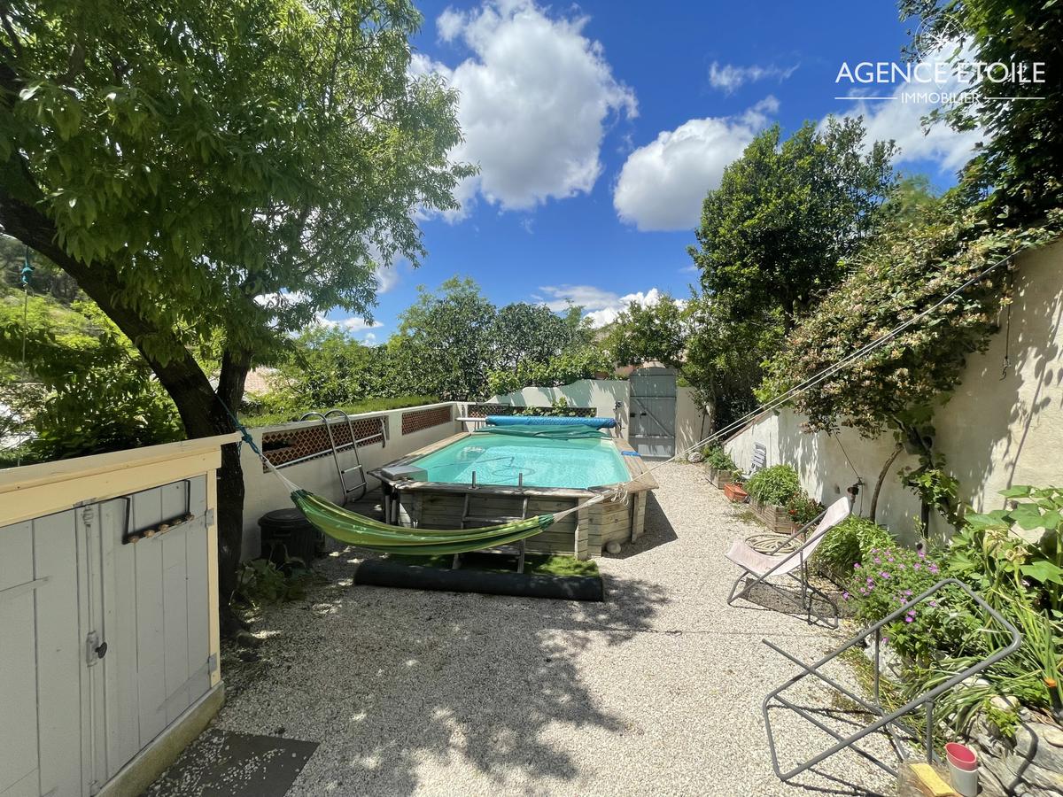 Pretty atypical village house with garden piscine-garage