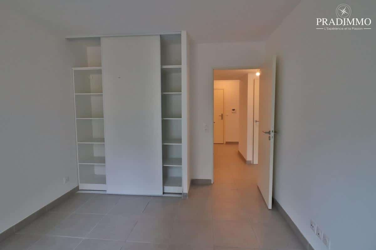 13013 – Saint Jerome – T3 apartment with terrace and plac