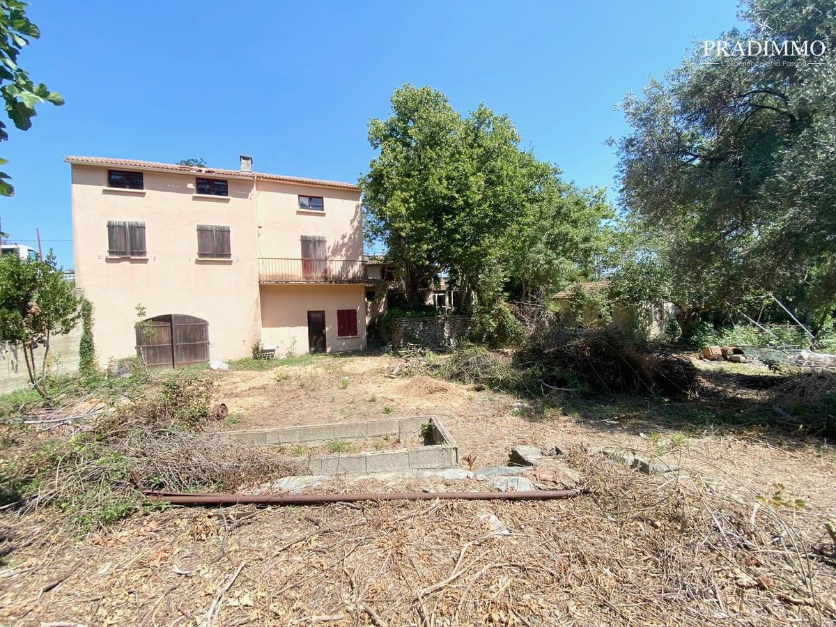 BASTIA- CARDO – Lot de trois maisons d’une surface totale de