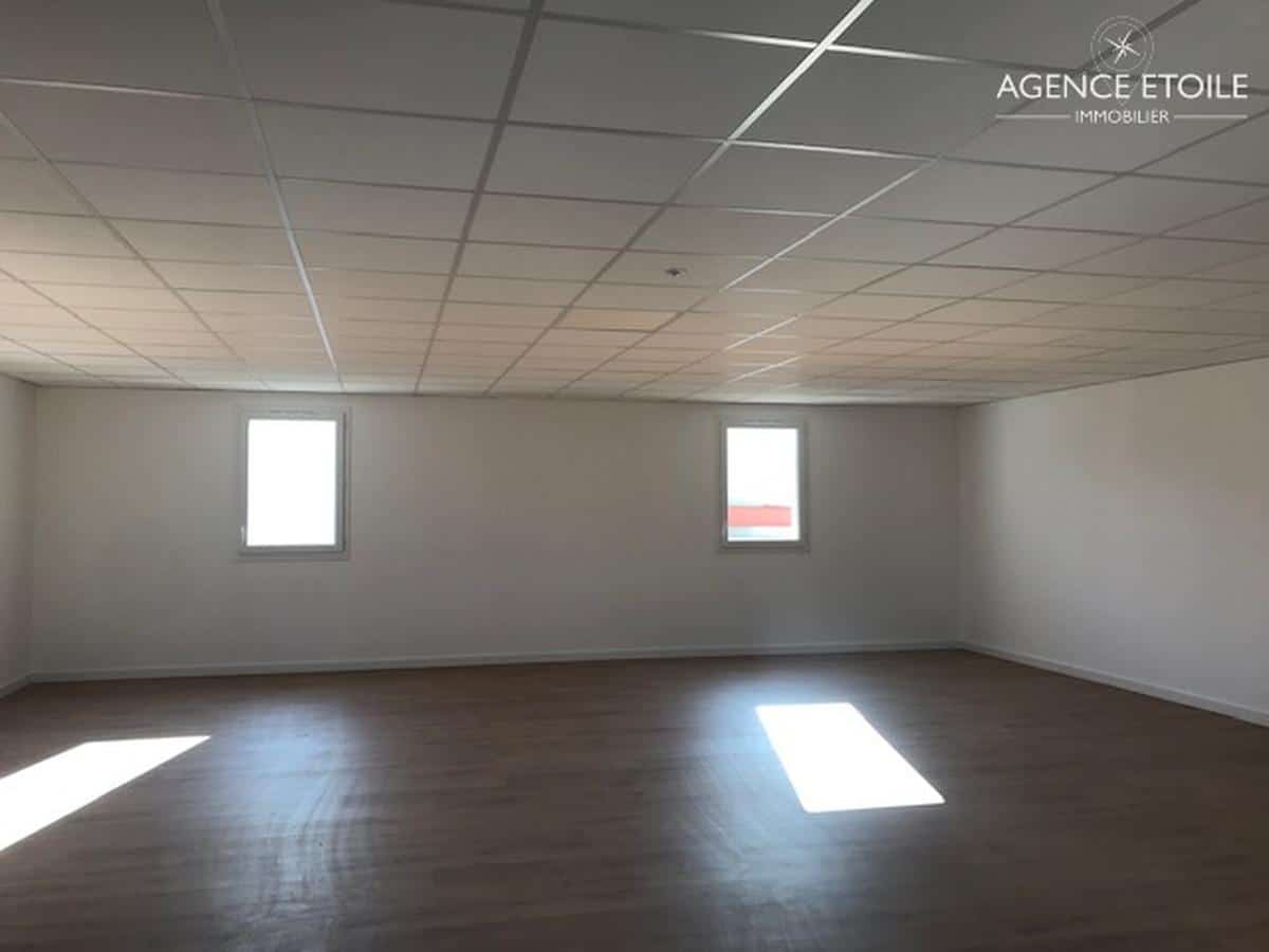 NEW Office of 93m2 for rent Salon de Provence