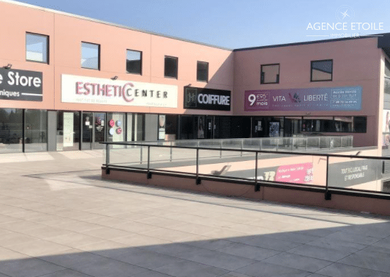 SALON – LOCAL 474 M2 A LOUER