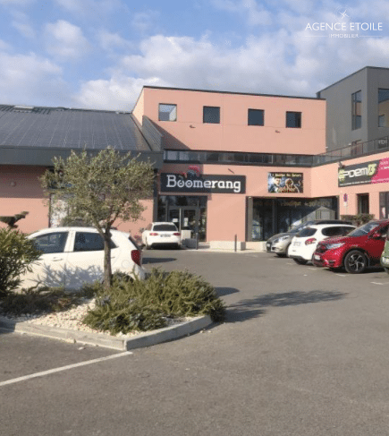 SALON – LOCAL 474 M2 A LOUER