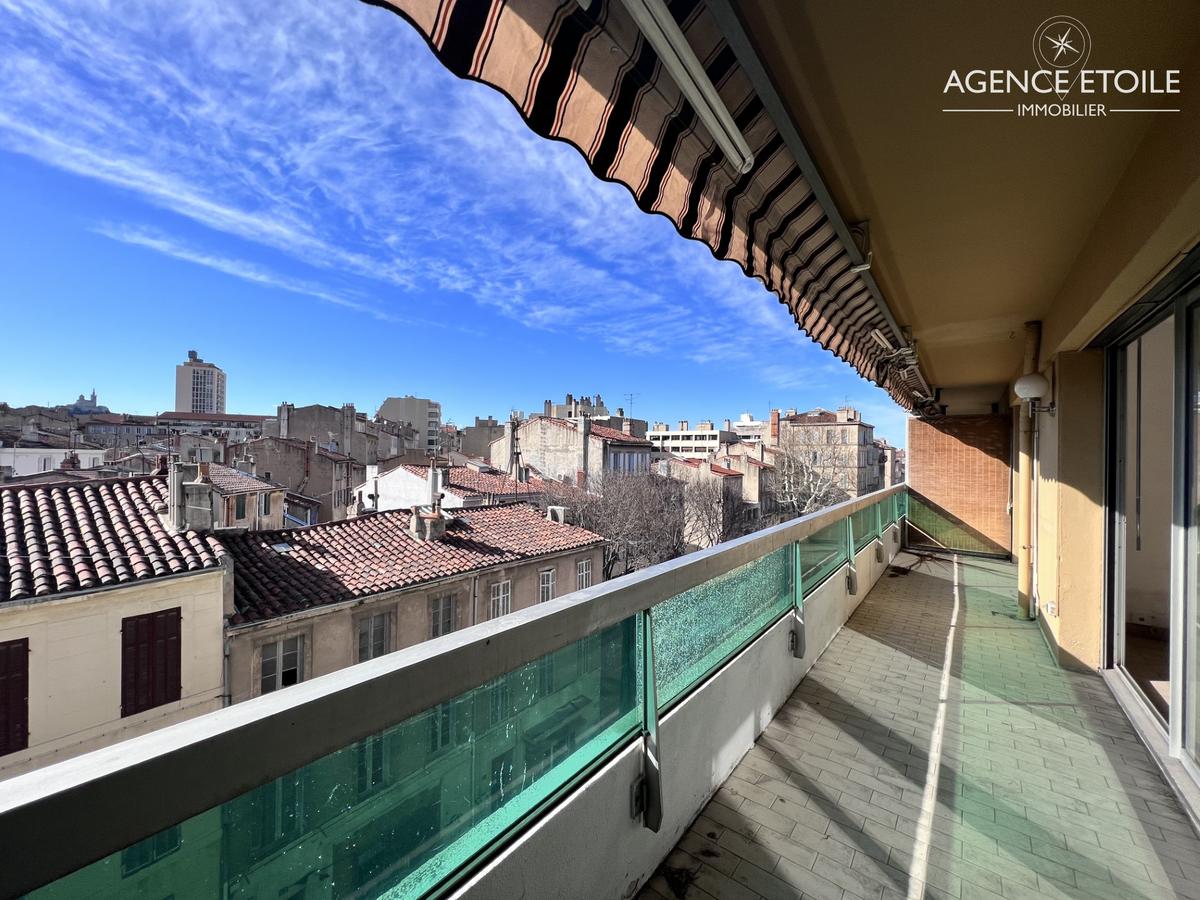 Marseille 5th T2 with terrace, parking space and cellar