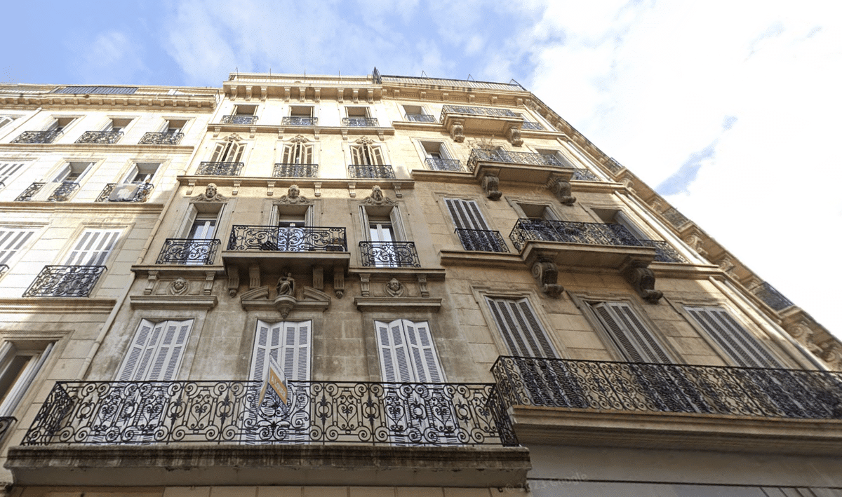 For sale – T3 to be renovated with beautiful potential – 13001 Marseill