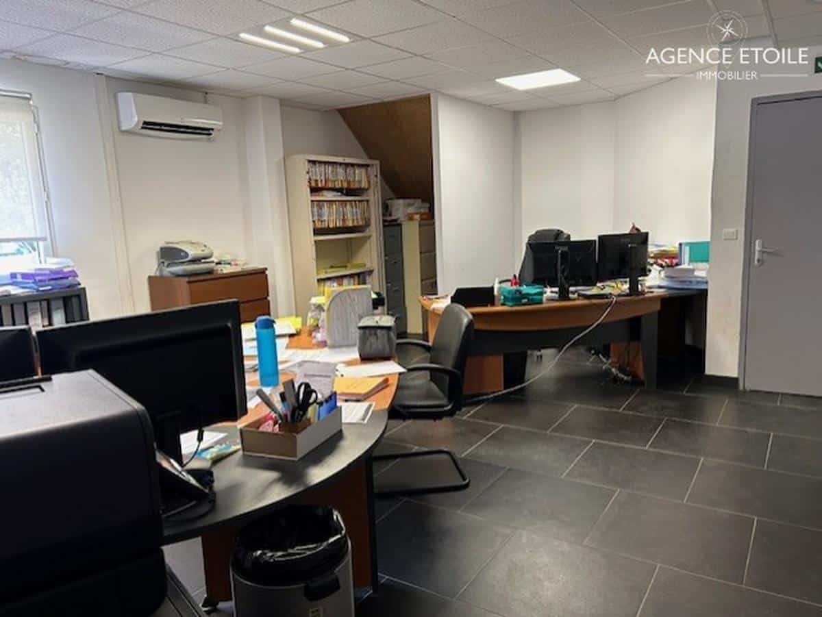 SALON DE PROVENCE – A louer bureaux de 200m2