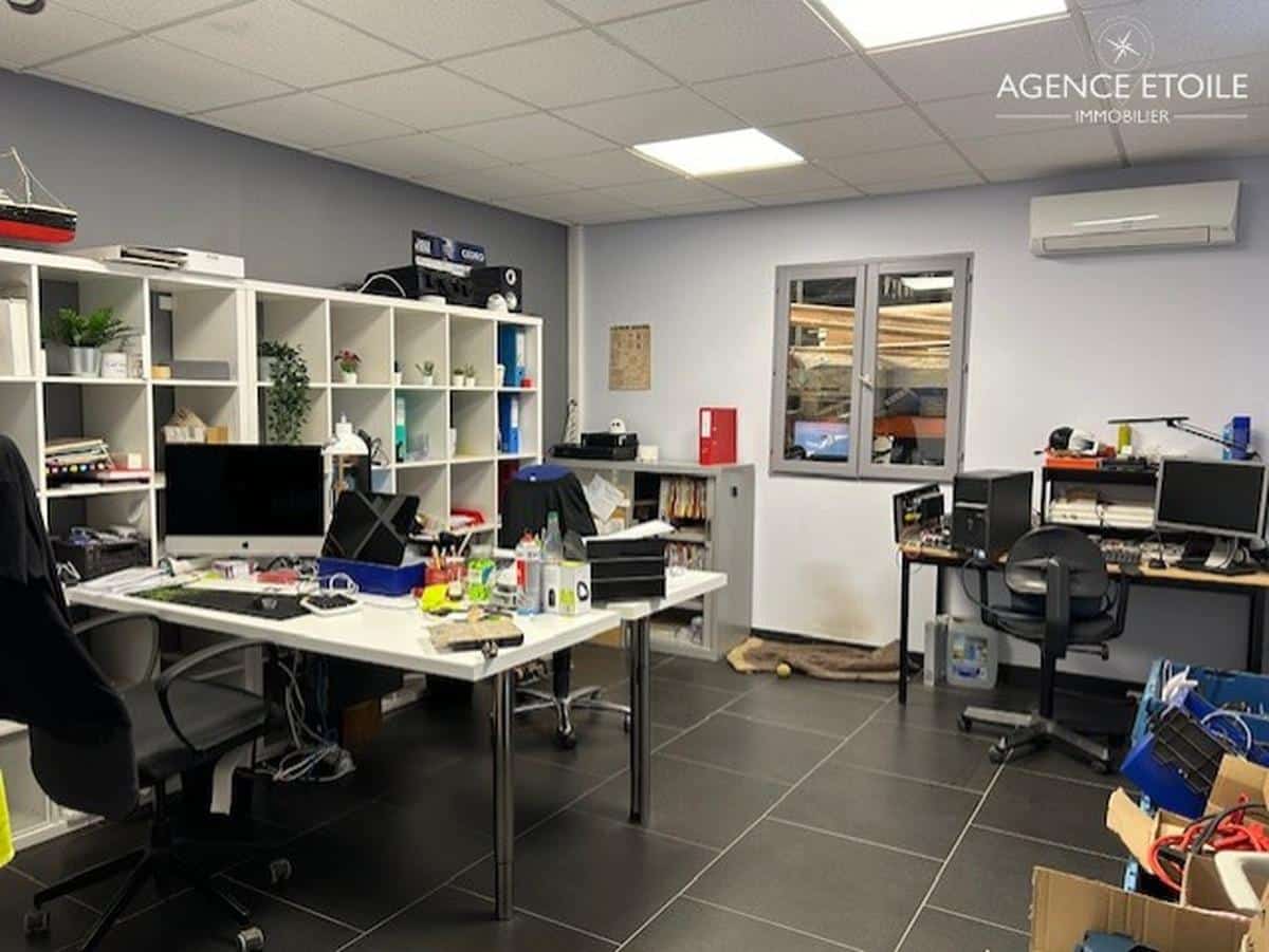 SALON DE PROVENCE – A louer bureaux de 200m2