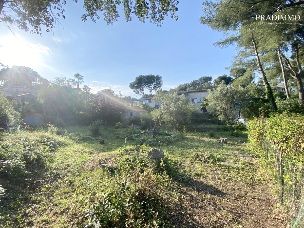 Terrain plat 550 m2 constructible La Cadière d’Azur