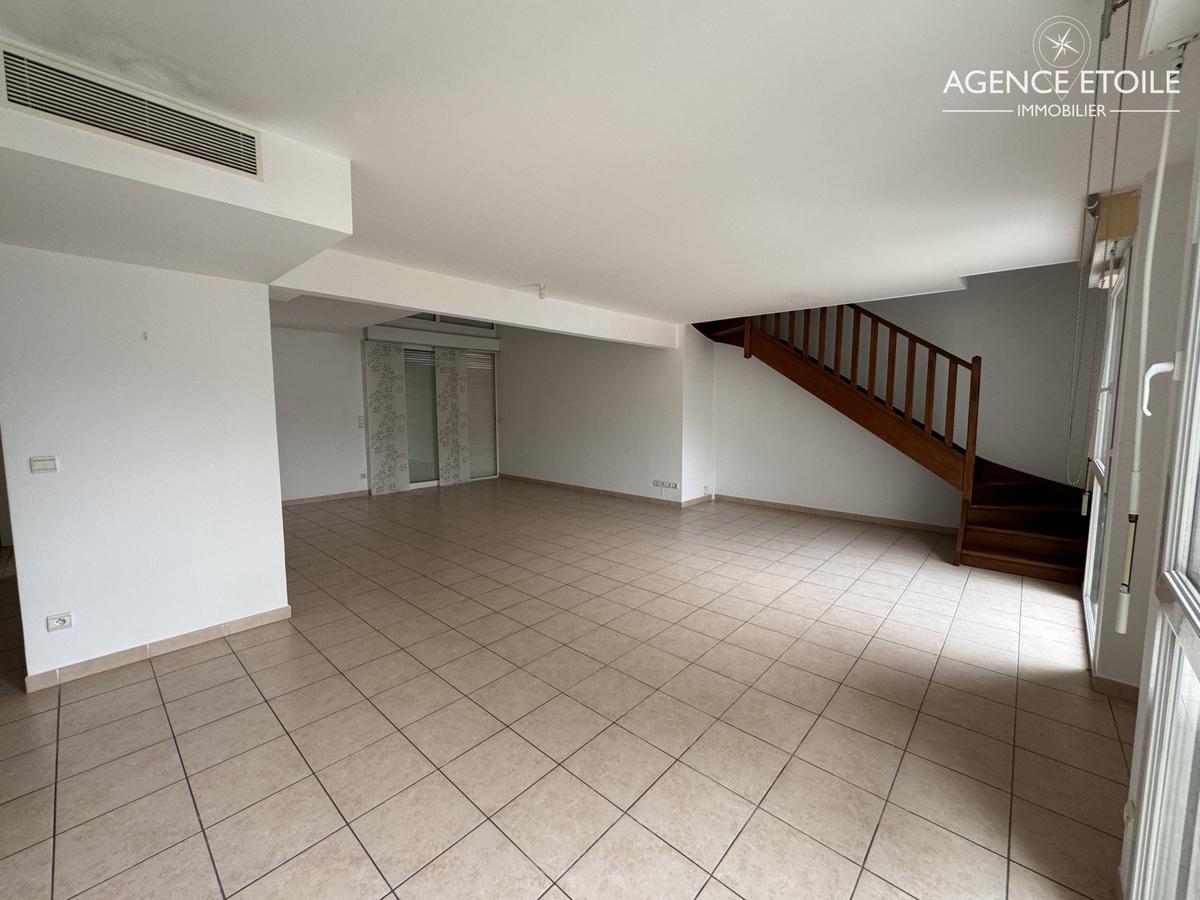 TYPE 4 EN DUPLEX DANS LE QUARTIER MERMOZ / PRADO