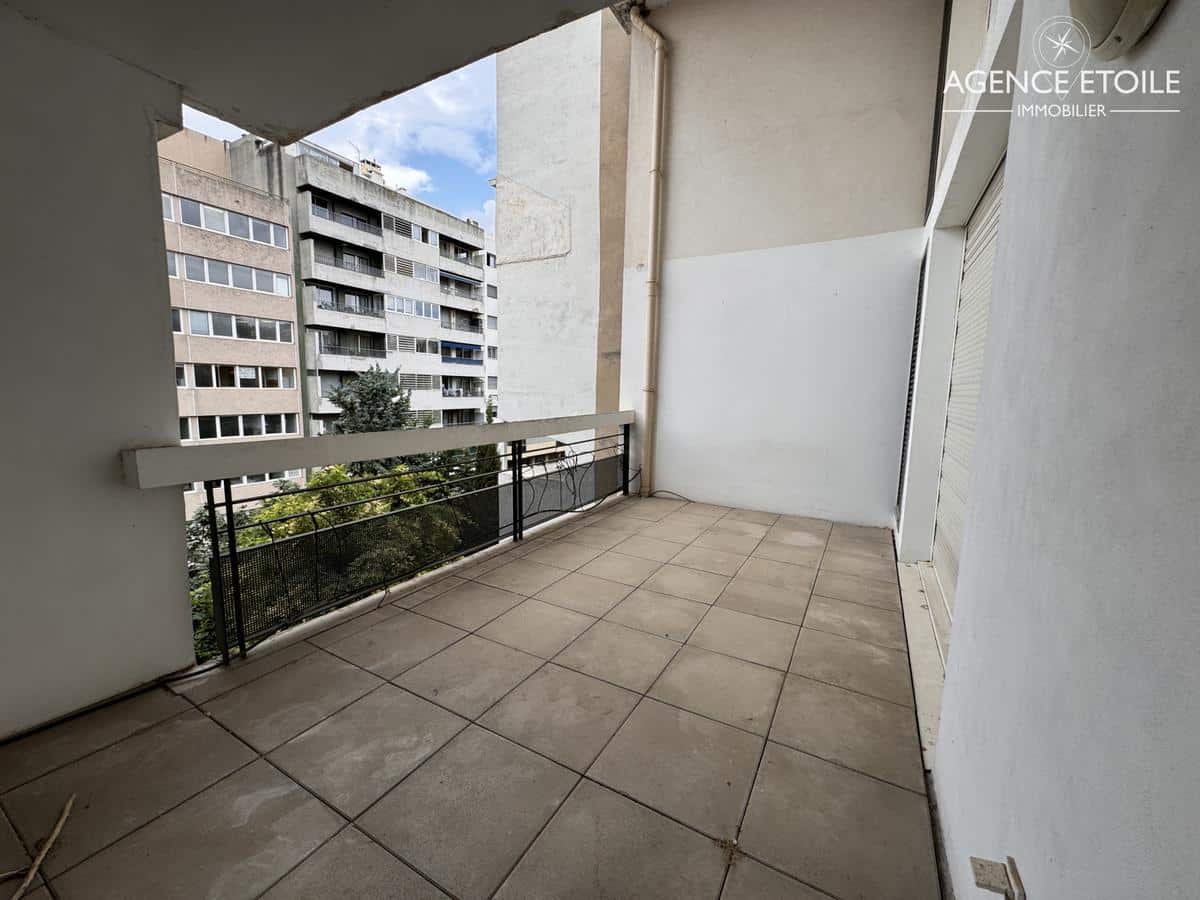 TYPE 4 EN DUPLEX DANS LE QUARTIER MERMOZ / PRADO