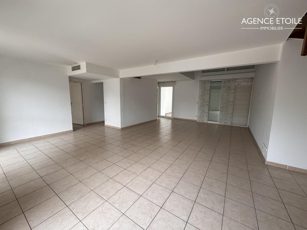 TYPE 4 EN DUPLEX DANS LE QUARTIER MERMOZ / PRADO