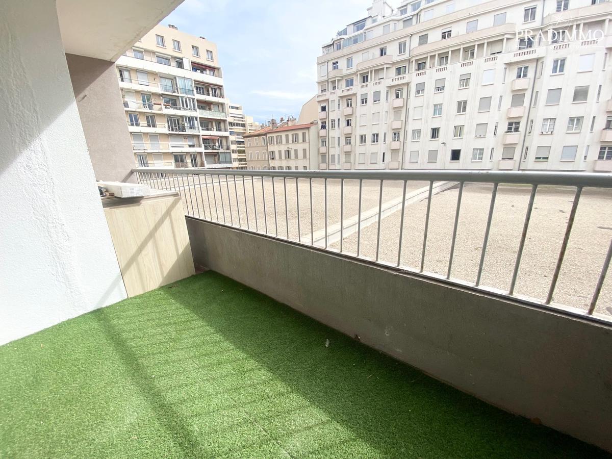 Type 3 de 65 m2 avec terrasse Les Catalans 13007 MARSEILLE