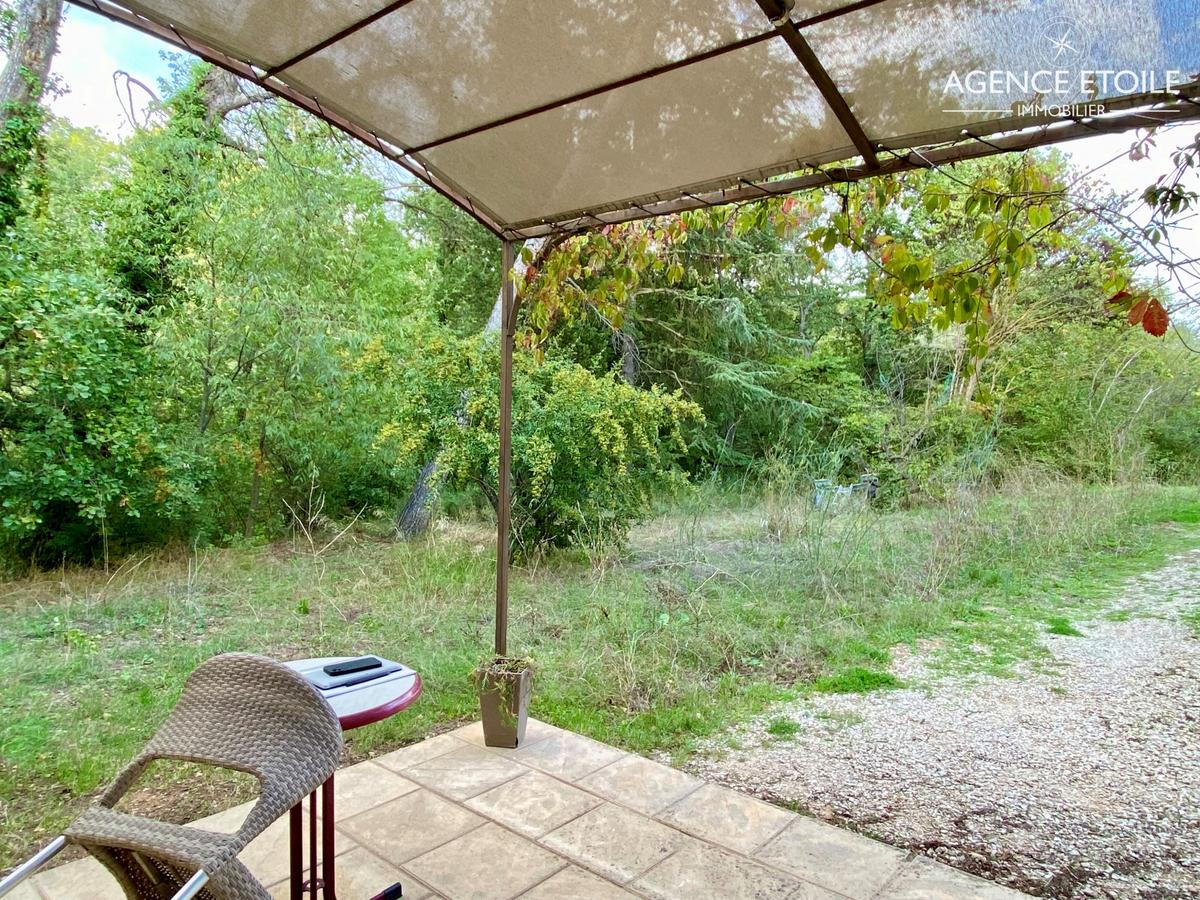 Studette meublé avec terrasse en campagne prox Aix