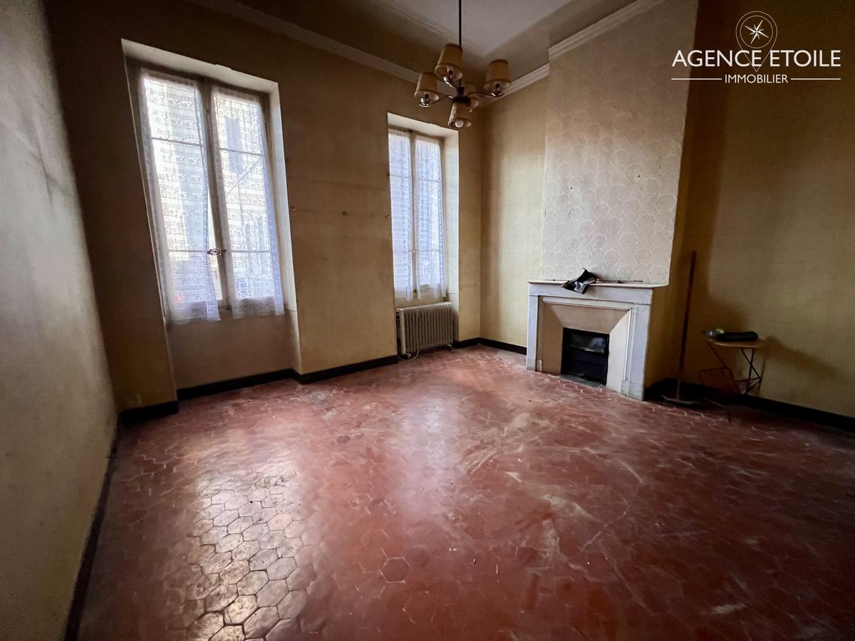 À VENDRE – T3 À RÉNOVER AVEC BEAU POTENTIEL – 13001 MARSEILL