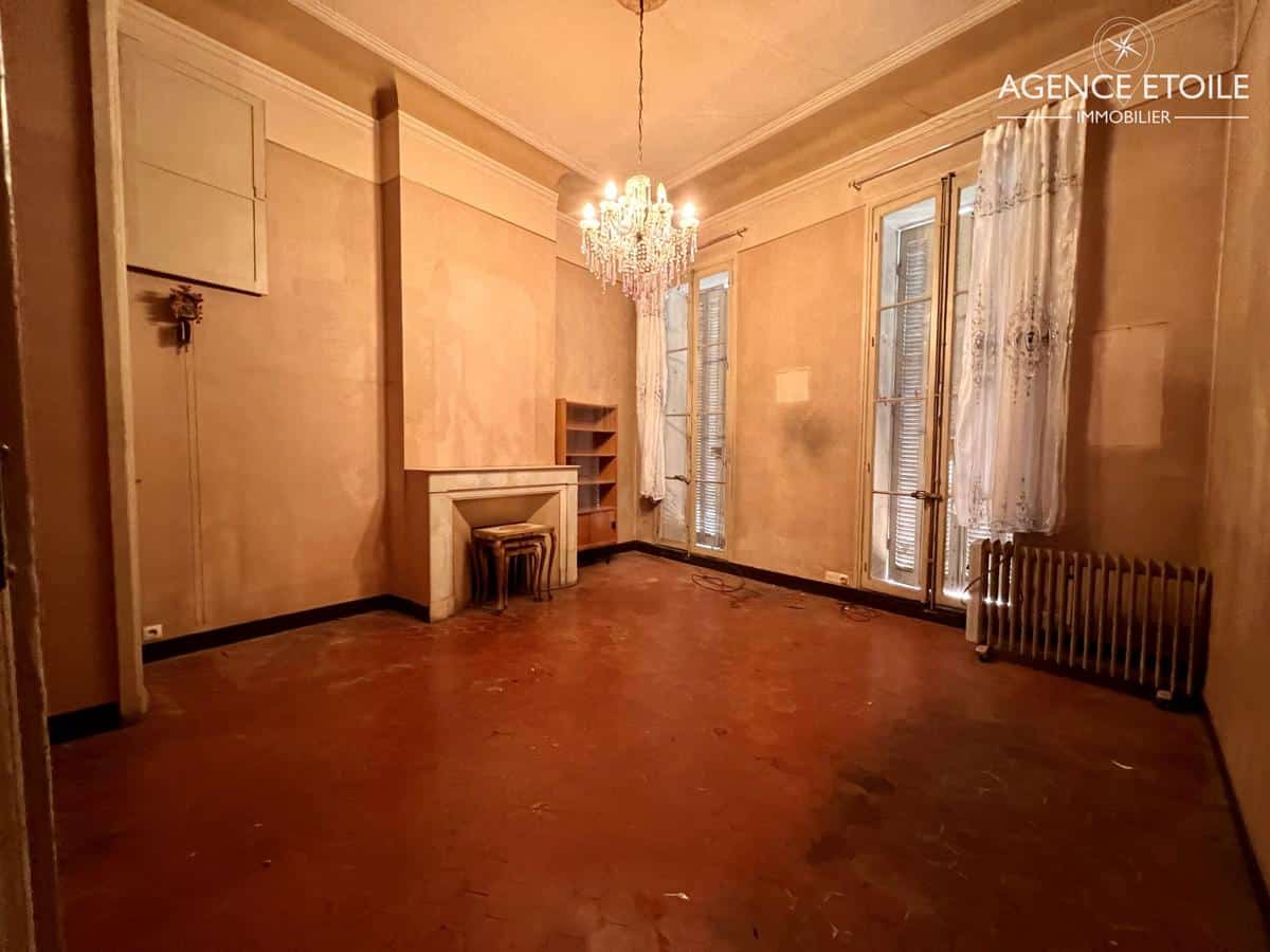 À VENDRE – T3 À RÉNOVER AVEC BEAU POTENTIEL – 13001 MARSEILL