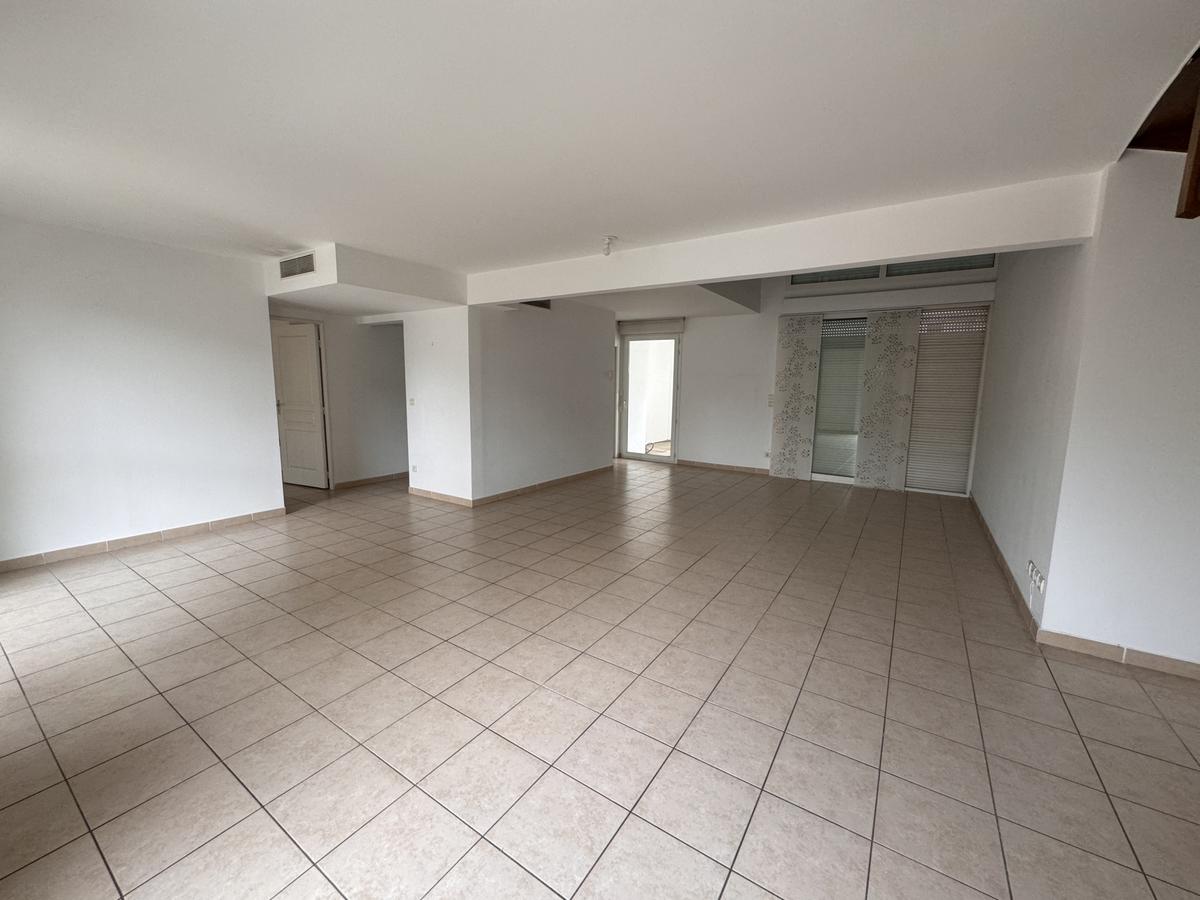 TYPE 4 EN DUPLEX DANS LE QUARTIER MERMOZ / PRADO