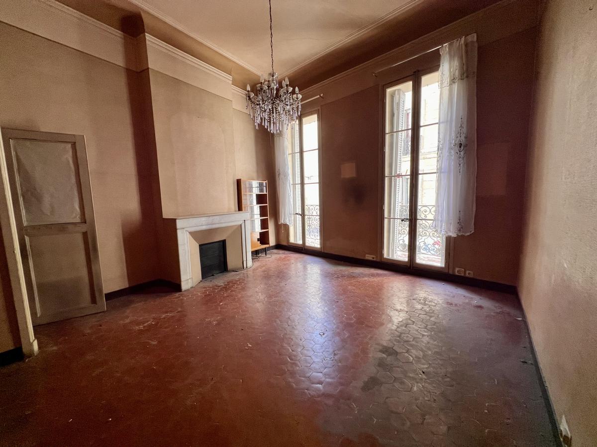 À VENDRE – T3 À RÉNOVER AVEC BEAU POTENTIEL – 13001 MARSEILL