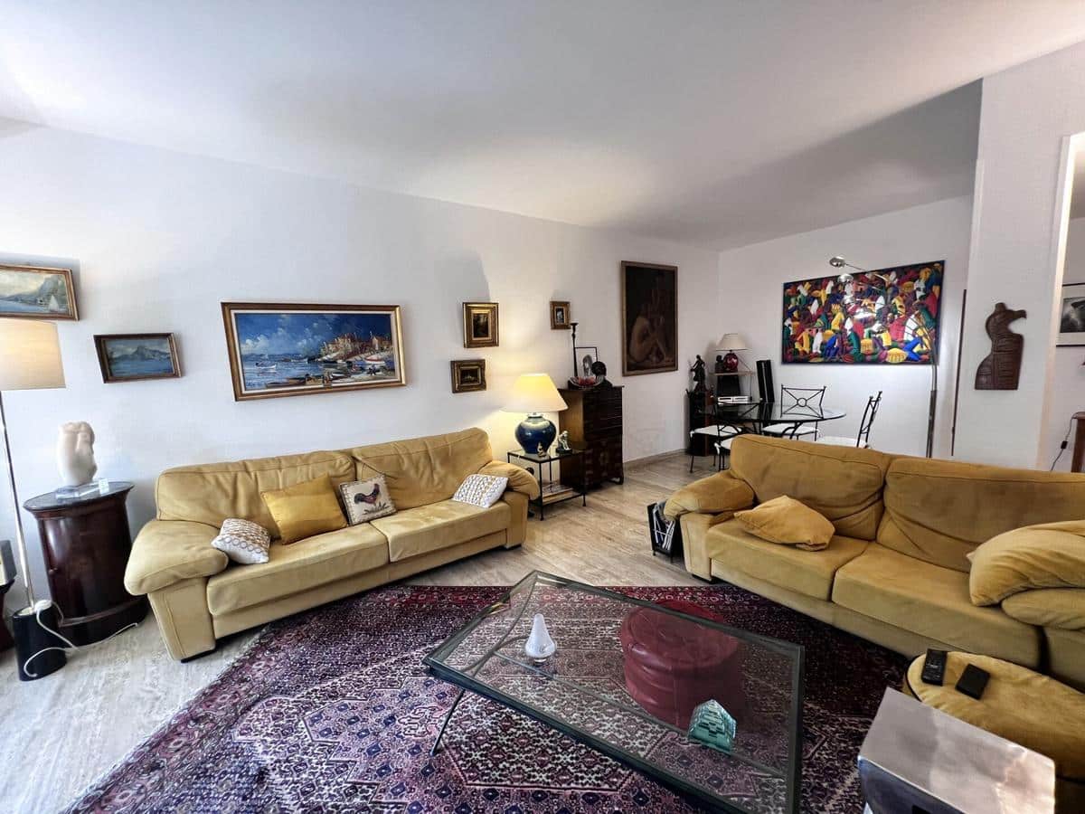 Marseille 8th beautiful 3-room apartment with terrace and cellar