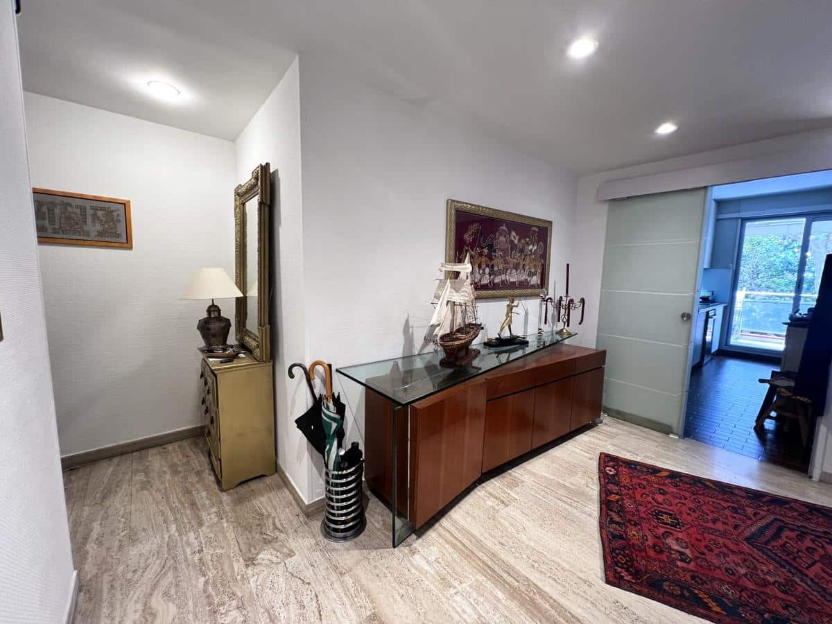 Marseille 8th beautiful 3-room apartment with terrace and cellar