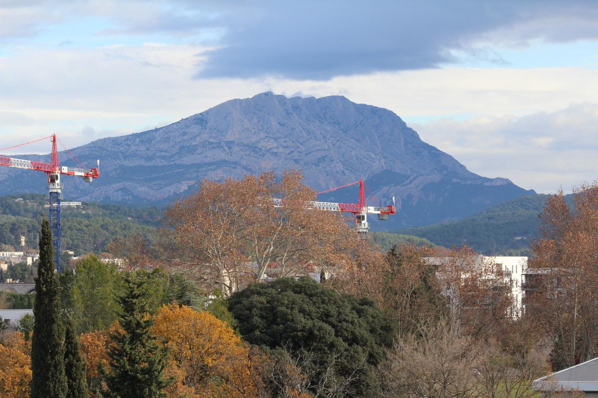 Top floor apartment in Aix-en-Provence (13) Pont...