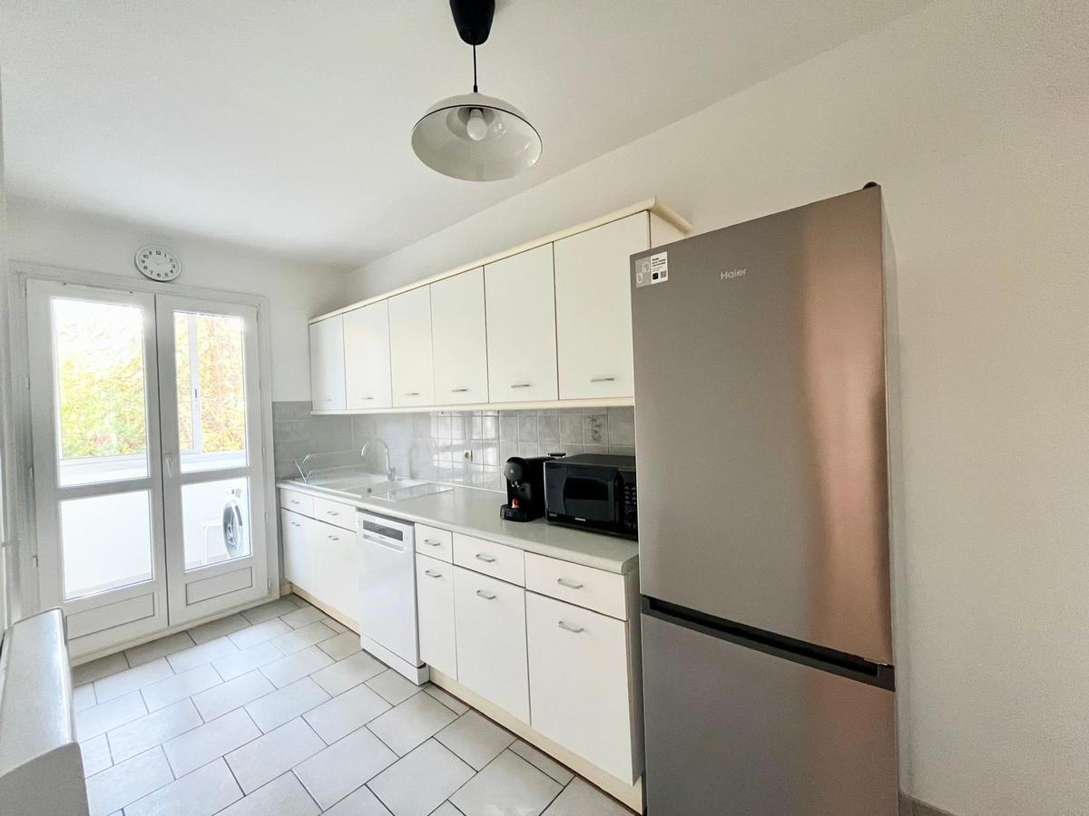 Beautiful T3/4 Renovated Furnished with Balconies + Cellar + Shared Parking