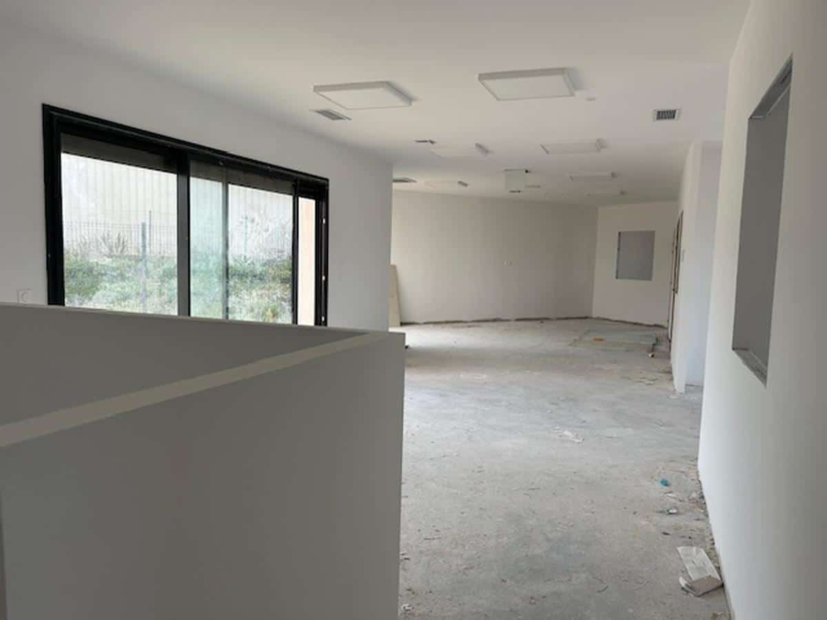 New 134m2 offices for rent in Lançon de Provence