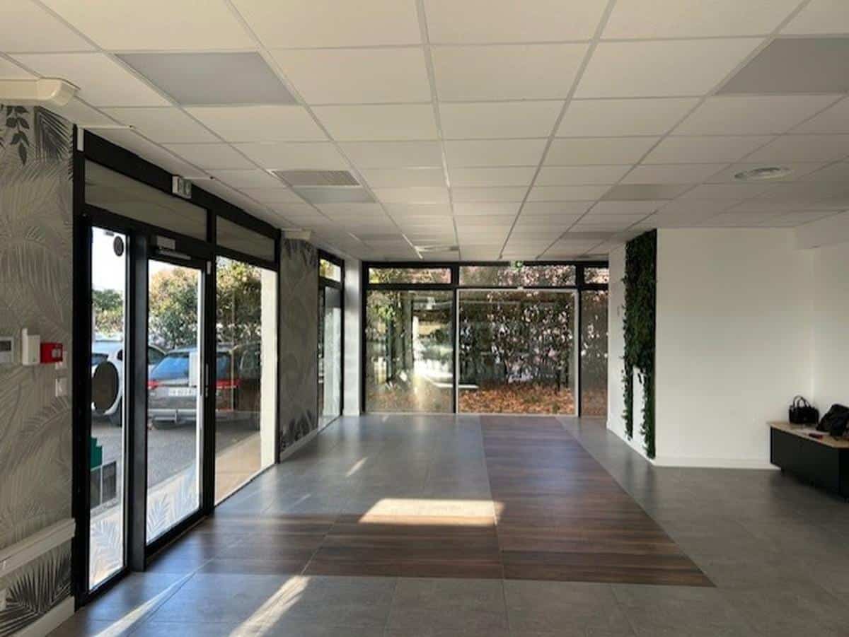 Local commercial 85m2 – Aix-les-Milles