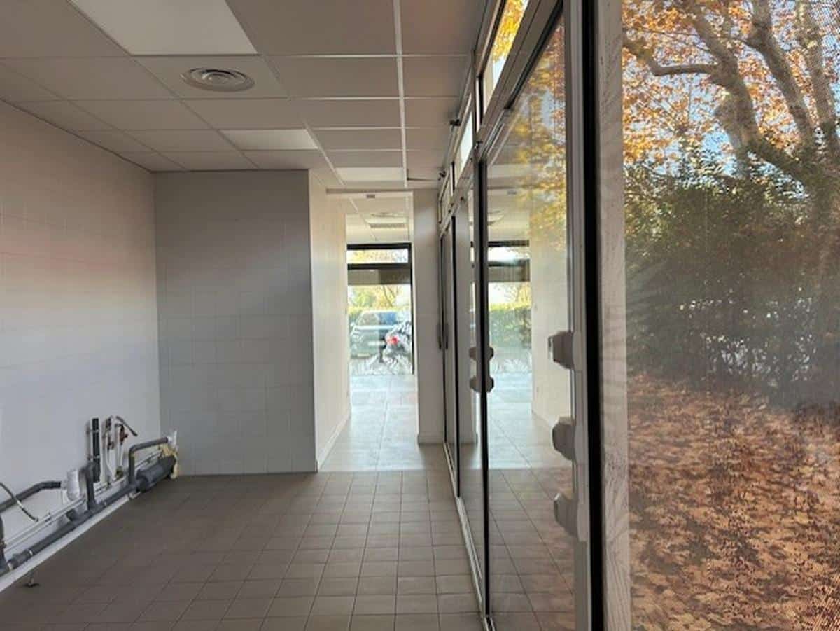 Local commercial 85m2 – Aix-les-Milles