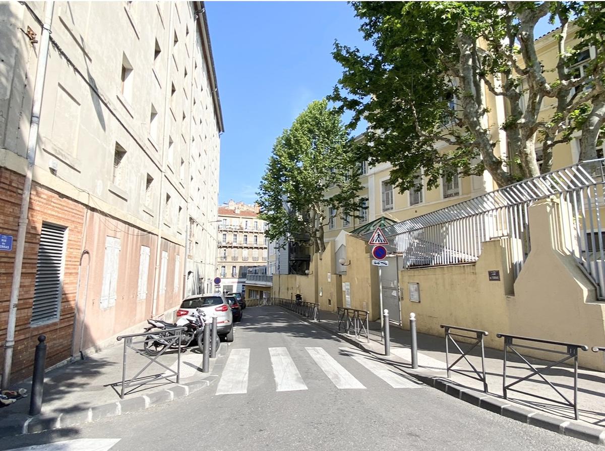 Local / office 95 m2 Marseille 13002 rue du Terras