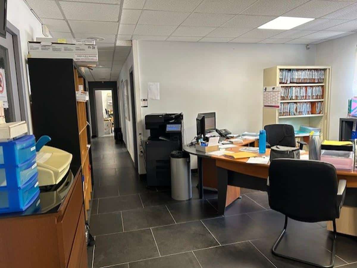 SALON DE PROVENCE – A louer bureaux de 200m2