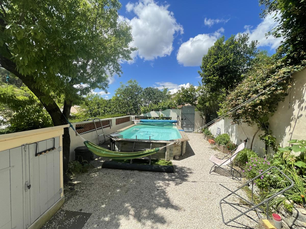 Pretty atypical village house with garden piscine-garage