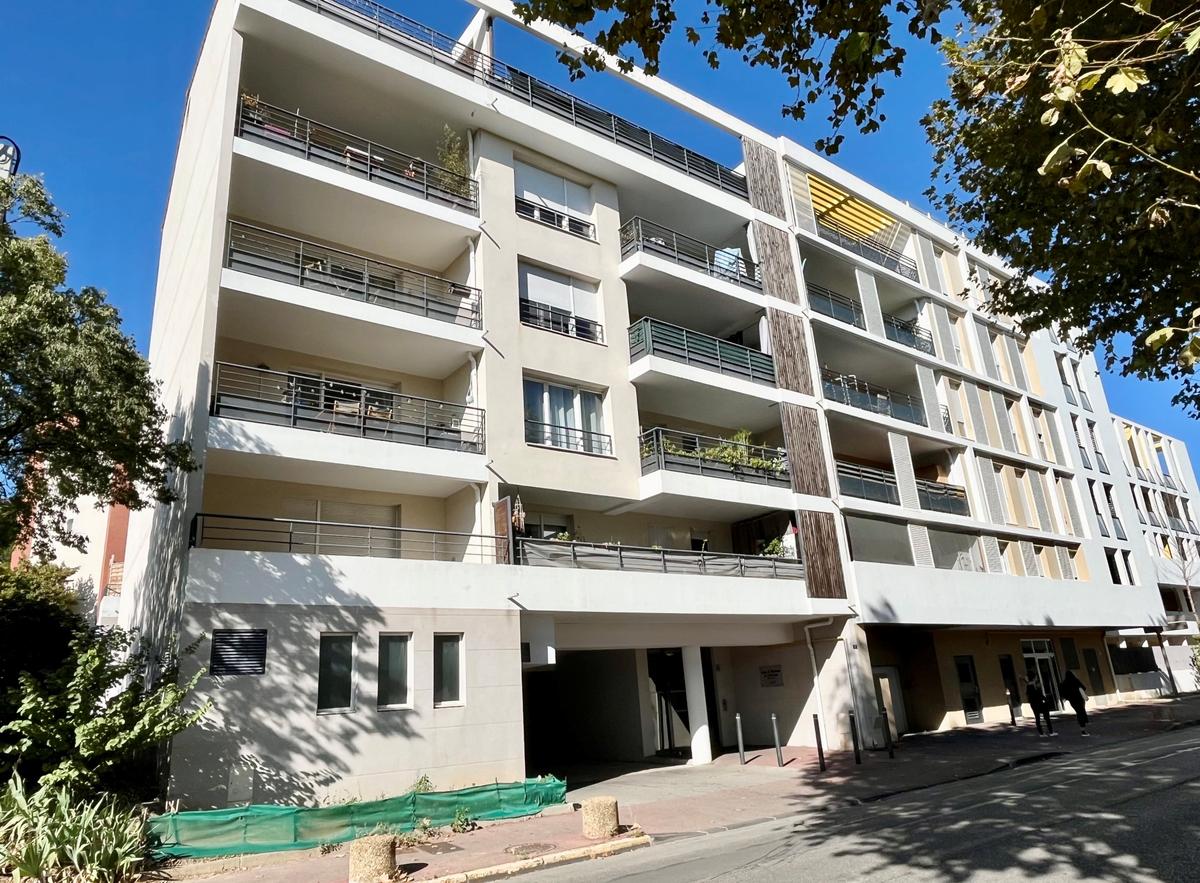 Gardanne – 3-room apartment with terrace and parking space