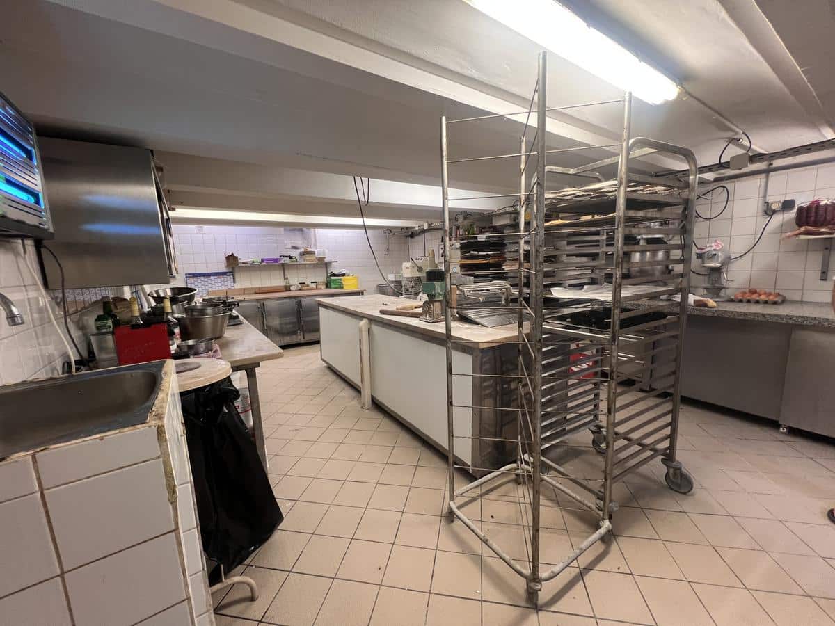 For sale: business of a bakery -pastry –