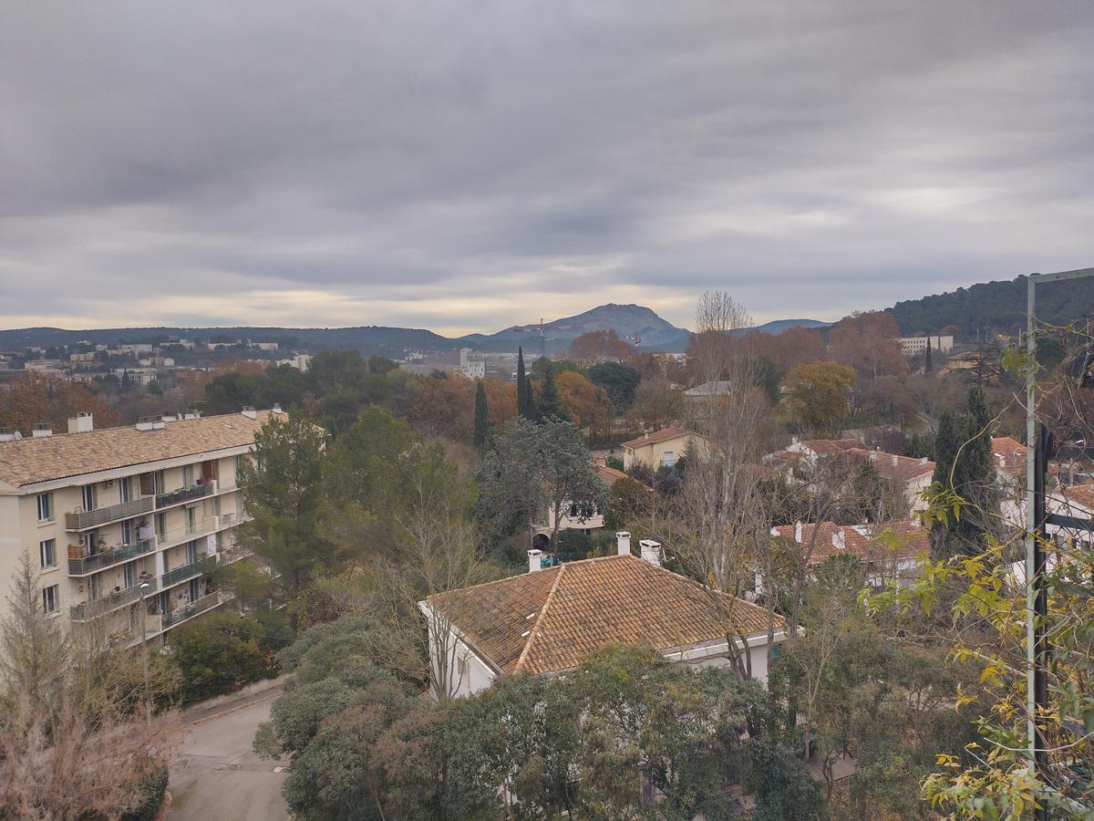 Top floor apartment in Aix-en-Provence (13) Pont de l’A