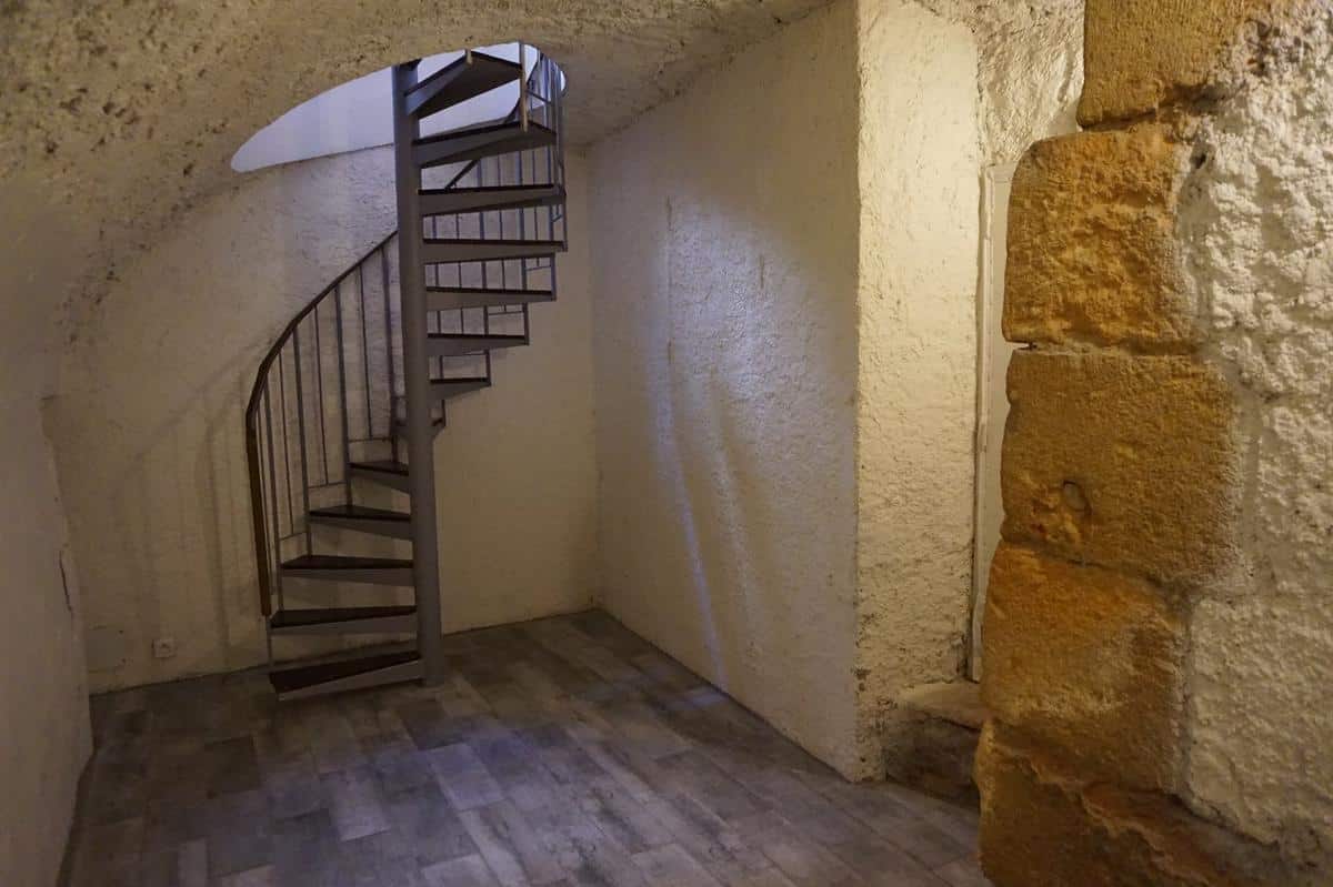 Aix center studio with mezzanine + cellar in souplex rue bon p