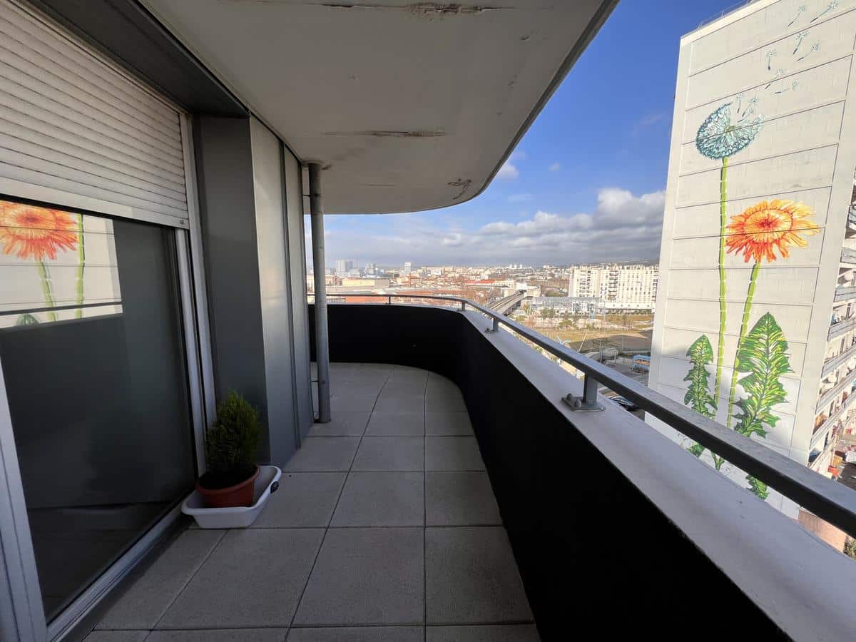 Grand T2 avec Balcon – Dernier Étage – Résidence Neuve – Vue