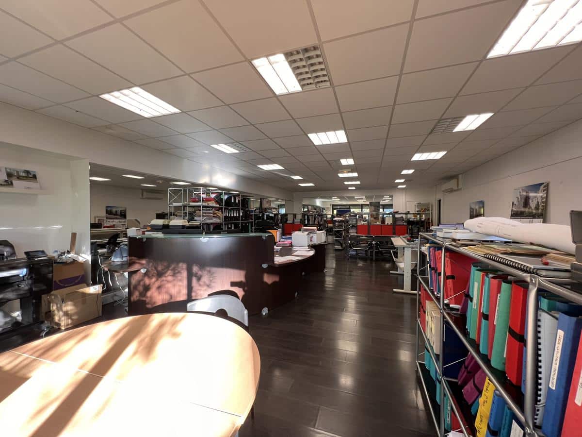 Commercial premises for sale - free from any...