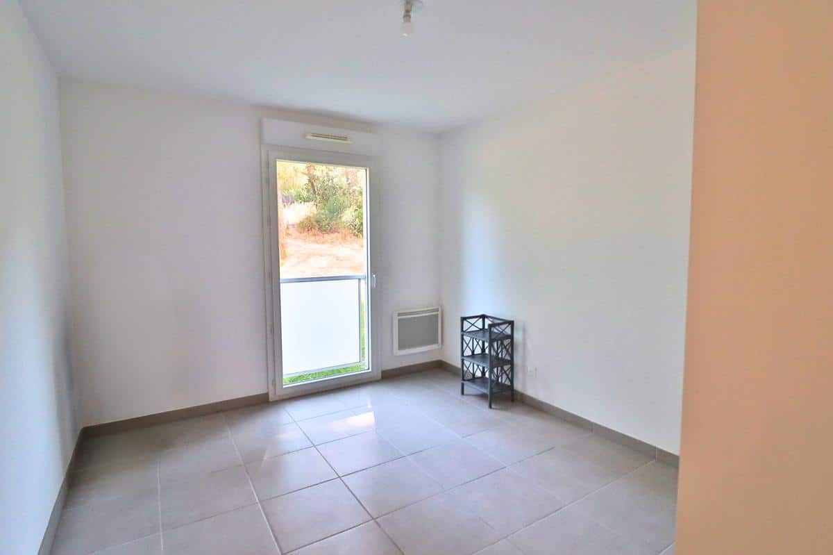 13013 – ST MITRE –  APPARTEMENT T3 AVEC TERRASSE ET POSSIBIL