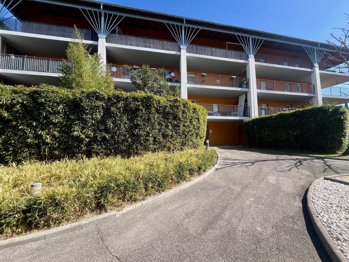 Aix-en-Provence T2 with terrace and parking space